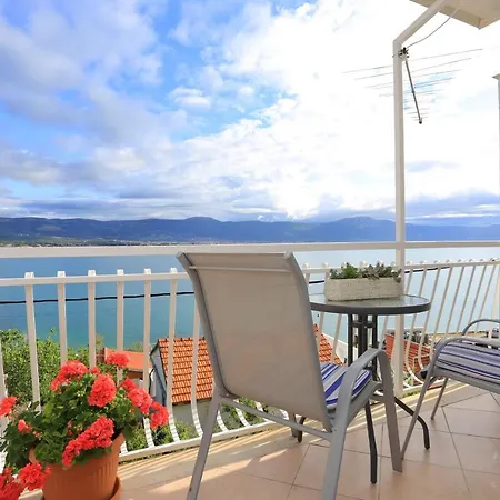 Apartment By The Sea Arbanija, Ciovo - 15595 *